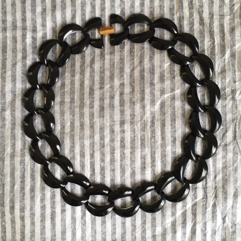 Enamel chain link necklace - timeless quality